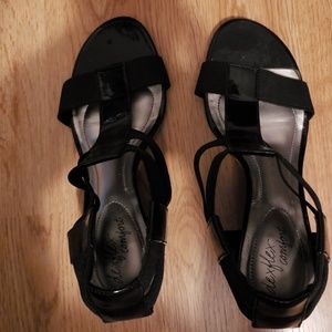 Dexflex Comfort black wedge sandals 6.5